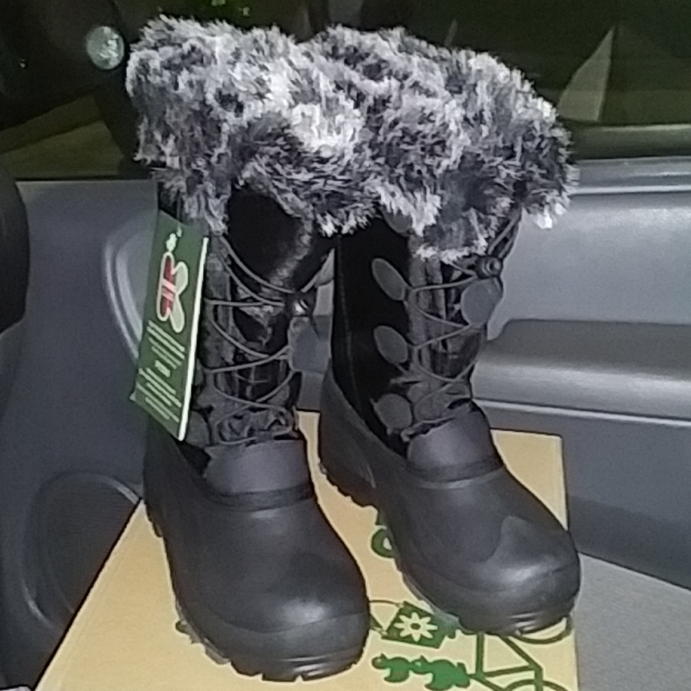Kamik snowgypsy youth boots (5Y)